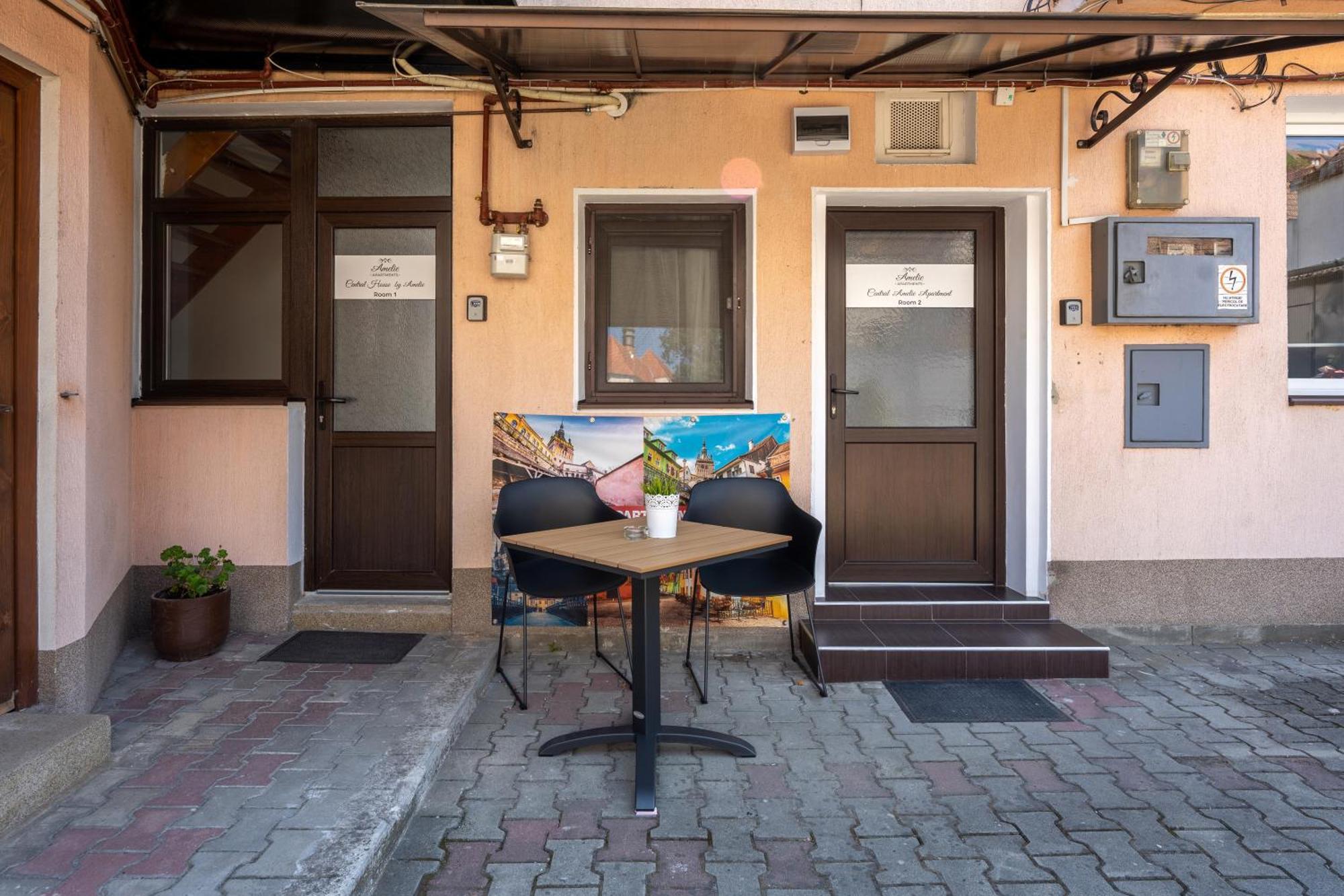 Central Amelie Accommodation Сігішоара Екстер'єр фото